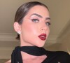 Jade Picon postou maquiagem em detalhes: batom vinho foi destaque da beleza da atriz
