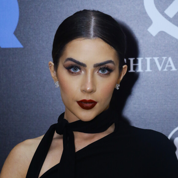 O look de Jade Picon provou que um vestido preto pode ser nada básico