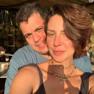 Camila Rodrigues tem noivado discreto com Vinicius Campanario