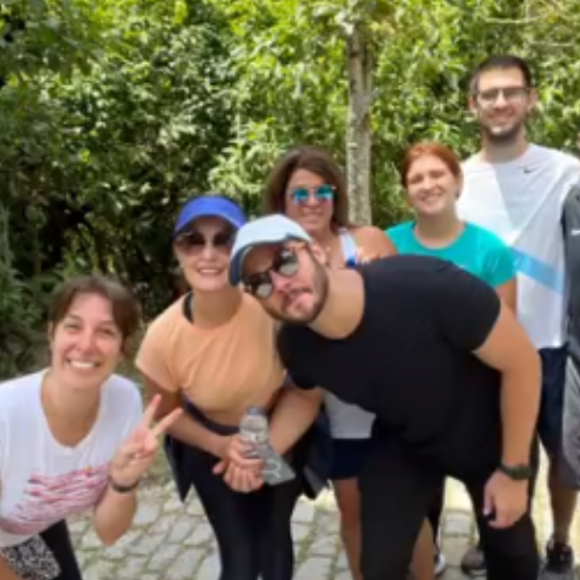Fátima Bernardes aparece com William Bonner ao lado de amigos e dos respectivos parceiros em uma foto publicada por Túlio Gadêlha