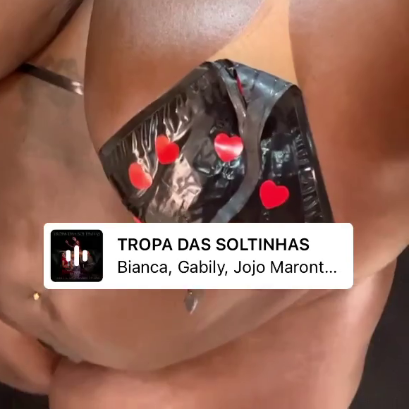 Jojo Todynho abaixou fita no limite para mostrar seios com marquinha de biquíni