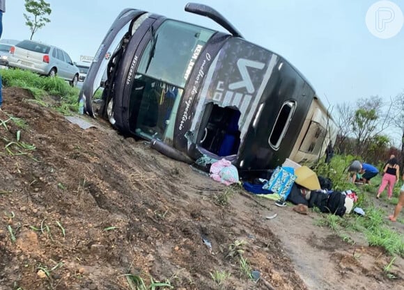 Ônibus com Sthe Matos e Kevi Jonny se envolveu em acidente na Bahia