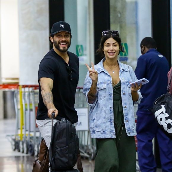 Jesus Luz assumiu romance com Aline Campos em junho de 2022