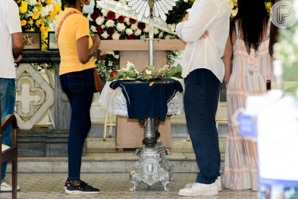 Corpo de Isabel Salgado foi velado no Cemitério da Penitência, no Rio de Janeiro