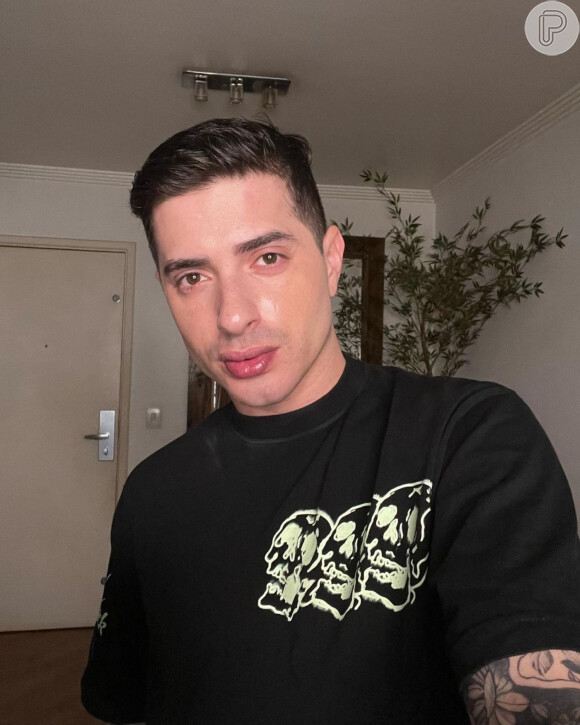 Juliano Gonçalves é um humorista que nasceu no início do isolamento social. O jovem conta sobre inspirações e novos rumos da carreira