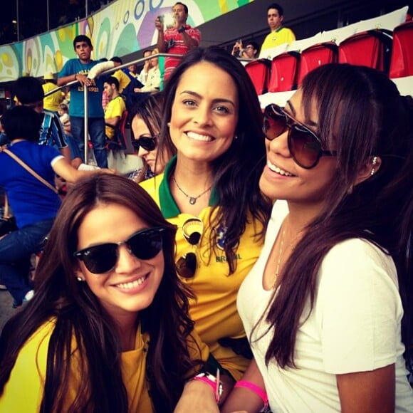 Bruna Marquezine e Rafaella Santos eram próximas quando a atriz namorava Neymar