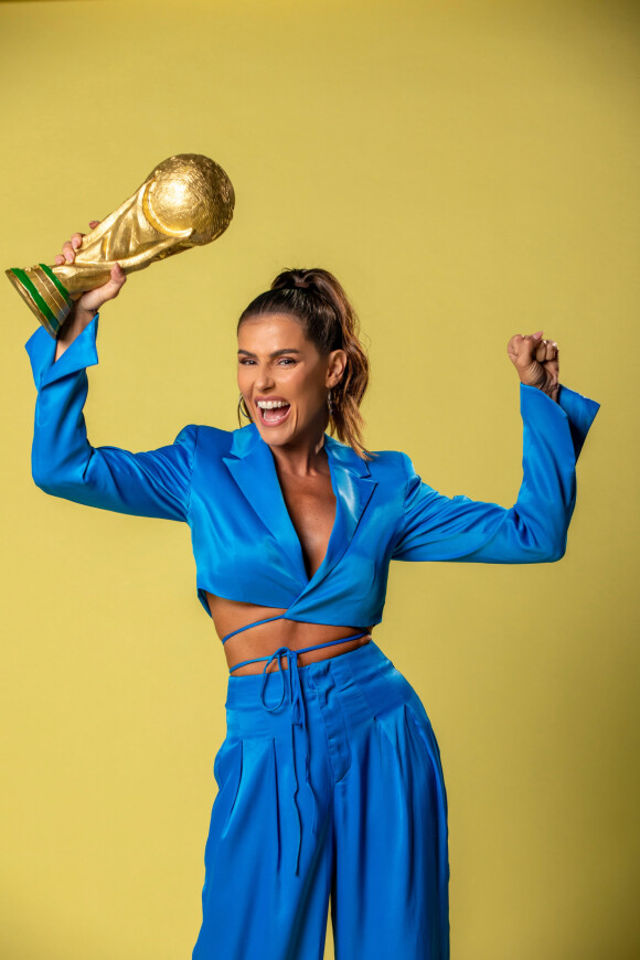Deborah Secco é uma das estrelas da Globo na transmissão da Copa do Mundo: ela foi convidada para ser comentarista do 'Tá na Copa'
