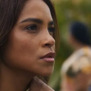 Brisa (Lucy Alves) mostra receio com revelação importante de Oto (Romulo Estrela) na novela 'Travessia'