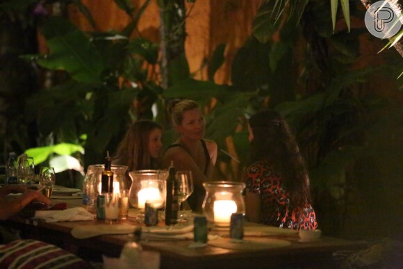 Kate Moss vai passar o Réveillon em Trancoso, na Bahia, com amigos e familiares 