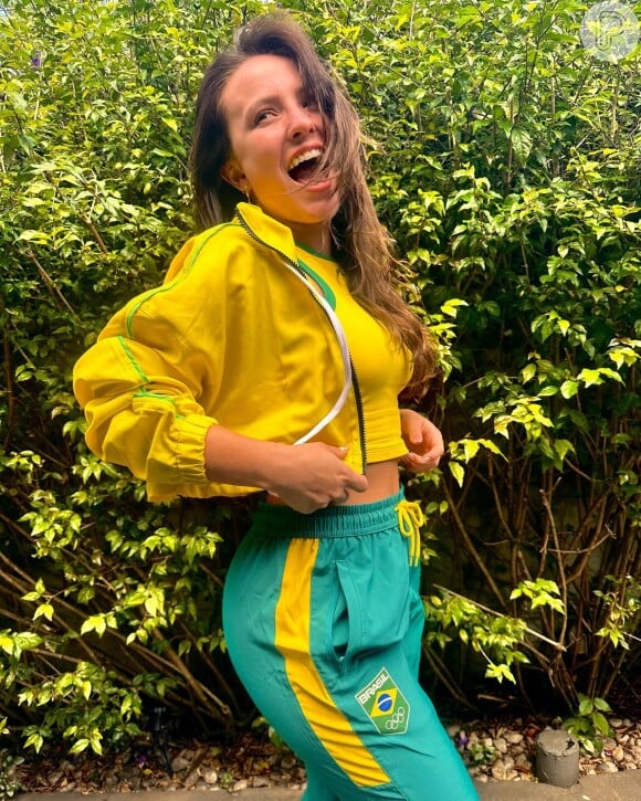 Brazilcore: Larissa Manoela combinou verde e amarelo em look esportivo
