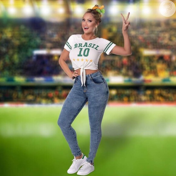 Ellen Rocche postou foto durante o jogo do Brasil e vibrou: 'Vai, Brasil!'
