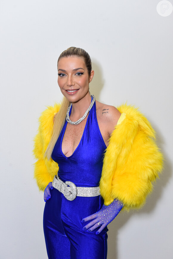 Luiza Possi apostou em look ousado combinando azul e amarelo
