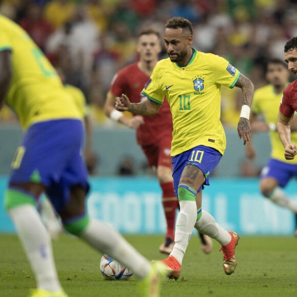 Neymar desfalca a Seleção Brasileira no jogo contra a Suíça, na segunda-feira (28)