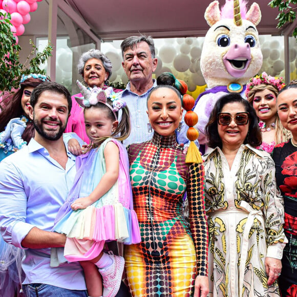 Sabrina Sato contou com a presença de familiares na festa de Zoe