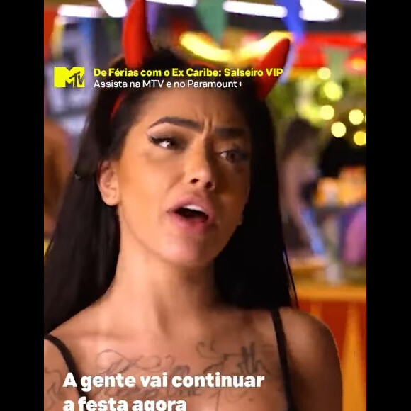 MC Mirella deu beijo em Maria Venture e simulou sexo oral no 'De Férias com o Ex: Salseiro VIP'