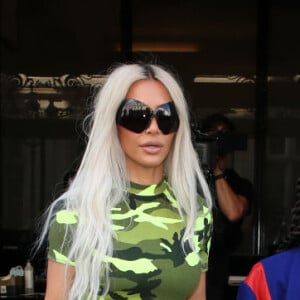 Balenciaga havia convidado Kim Kardashian para posar para campanha de 2023 antes de polêmica