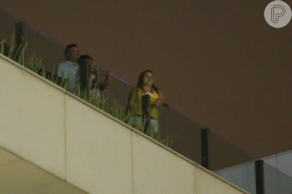 Ronaldo passa réveillon em seu apartamento no Leblon, na Zona Sul do Rio de Janeiro, com o filho, Ronald