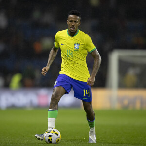 No INstagram, Éder Militão mostrou a comemoração da vitória do Brasil com a filha