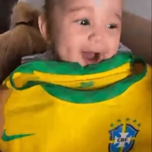 Éder Militão mostrou a filha se divertindo com uma camisa sua da Seleção