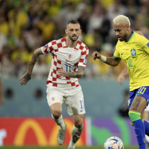 Neymar ganhou mensagem e pedido de Pelé depois da eliminação do Brasil na Copa do Mundo: 'Continuarei dando socos no ar de felicidade com cada gol que você fizer, como fiz em todas as partidas que vi você em campo'