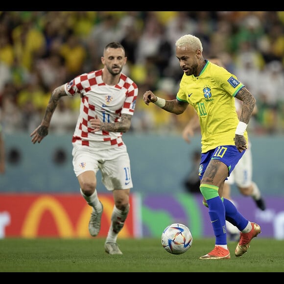 Neymar ganhou mensagem e pedido de Pelé depois da eliminação do Brasil na Copa do Mundo: 'Continuarei dando socos no ar de felicidade com cada gol que você fizer, como fiz em todas as partidas que vi você em campo'