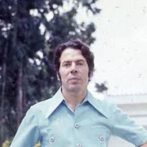 Silvio Santos em foto antiga: apresentador aparece em seu já famoso pijama em foto publicada por Silvia Abravanel
