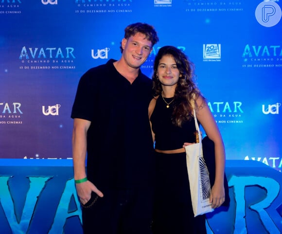 Pedro Novaes e a namorada, Eduarda Vilar, em pré-estreia de 'Avatar: O Caminho da Água'