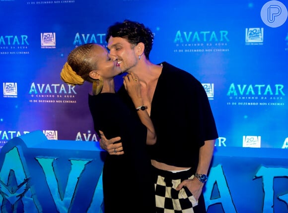 Aline Wirley e Igor Rickli trocaram beijos em première de 'Avatar: O Caminho da Água'