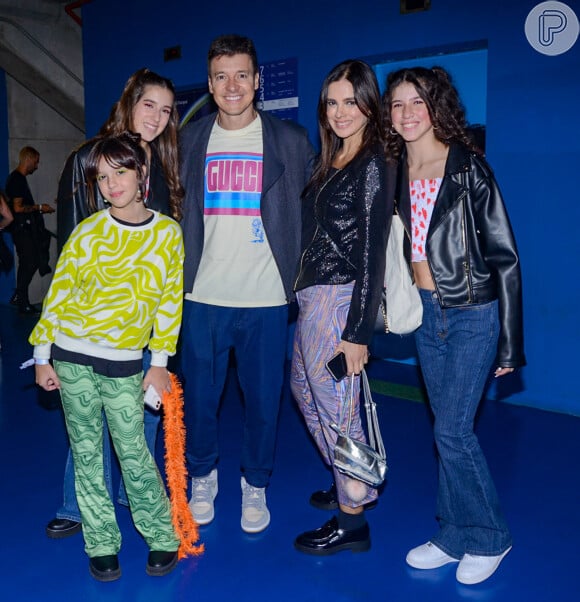 Rodrigo Faro e Vera Viel com as filhas Clara, Maria e Helena