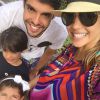 Kaká e Carol Celico aparecem sorridentes com os filhos após reconciliação