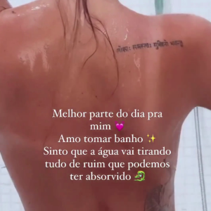 Nua, Yasmin Brunet exibe banho na web: 'Melhor parte do dia para mim. Amo tomar banho'