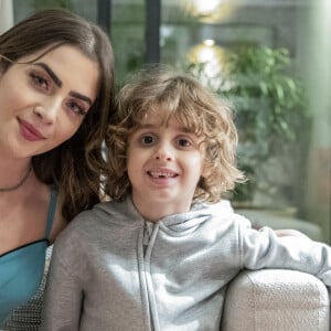 Brisa (Lucy Alves) passa por DNA com o filho, Tonho (Vicente Alvite), e descobre 'não ser mãe do menino' na novela 'Travessia'; e o garotinho está cada vez mais próximo de Chiara (Jade Picon)