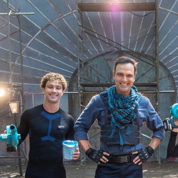 Lou (Vitória Bohn) e Rico (André Luiz Frambach) são responsáveis pelos efeitos especiais na hora do 'gravando'