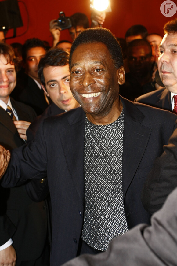 Pelé recebeu diversos títulos ao longo da carreira e em 1999 foi eleito o atleta do século