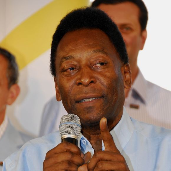 Pelé enfrentou uma série de problemas de saúde, passando por 3 cirurgias nos quadris