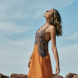 Sasha Meneghel usa saída de praia com mood boho para ensaio