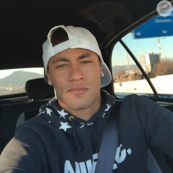 Neymar raspou a barba que estava pintada de branco