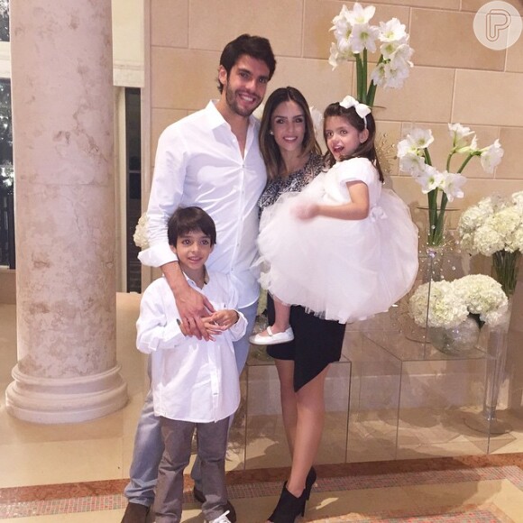 Kaká e Carol Celico passaram o Réveillon juntos com os filhos, Luca e Isabella