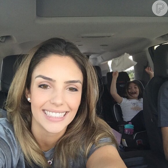 Carol Celico usou sua conta de Instagram para comemorar viagem ao lado de Kaká e dos filhos