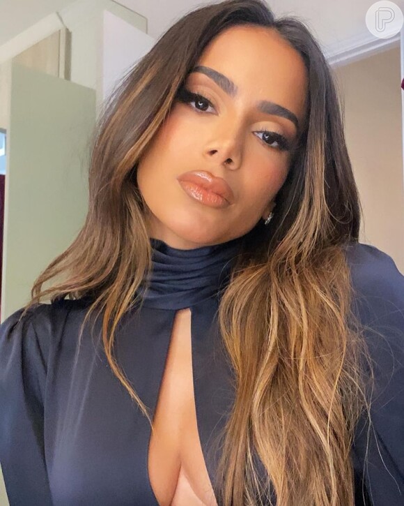 Anitta usou o Twitter para opinar após polêmica entre Gkay e Fabio Porchat