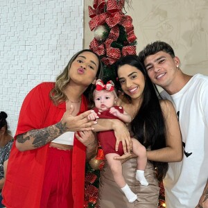 MC Loma passou o Natal junto da família e amigos, incluindo Mirella Santos, que vem fazendo grande sucesso na internet.