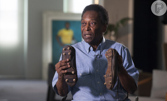 Pelé foi internado para tratar câncer no cólon