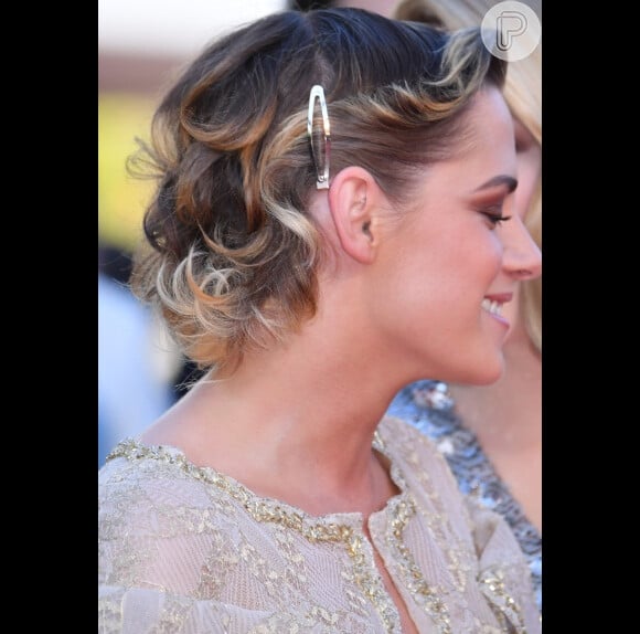 Penteado fácil para cabelo curto: essa inspiração de Kristen Stewart fica incrível no Réveillon