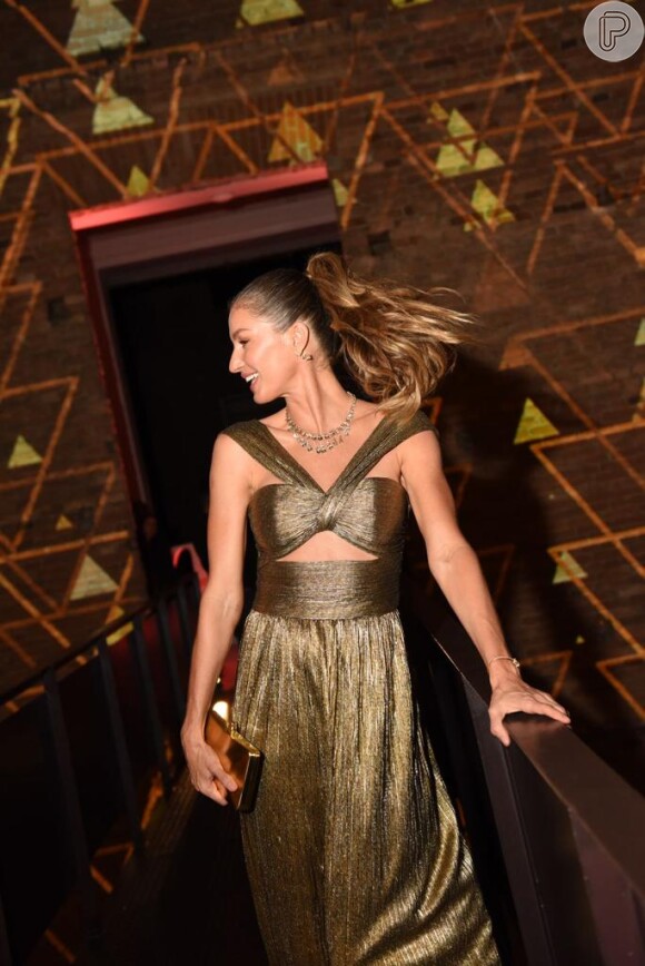 Um rabo de cavalo fica elegante no Réveillon: prova disso foi o penteado de Gisele Bundchen em evento de moda recente