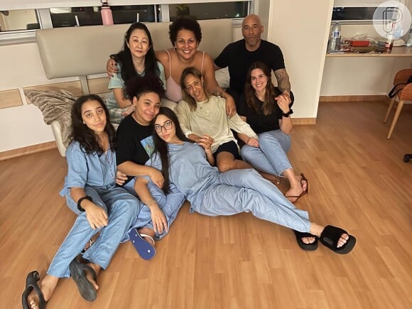 Márcia, mulher de Pelé, com os filhos e netos do ex-jogador estavam reunidos no hospital Albert Einstein para estar perto do Rei do Futebol nos seus últimos dias de vida