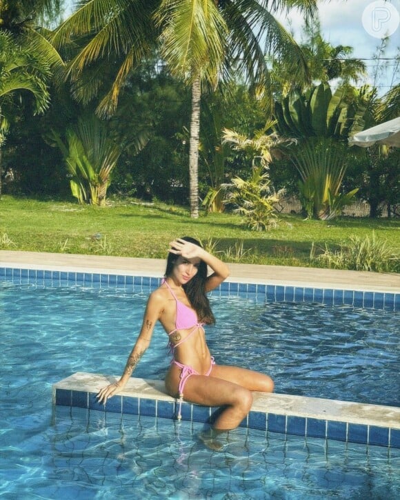 Antes de briga, Bianca Andrade posa de biquíni em piscina