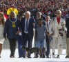 Lula recebeu a faixa presidencial das mãos de representantes do povo