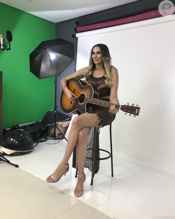 Rita de Cássia emplacou composições em bandas como Cavalo de Pau, Mel com Terra, Catuaba com Amendoim, Brasas do Forró e Aviões do Forró