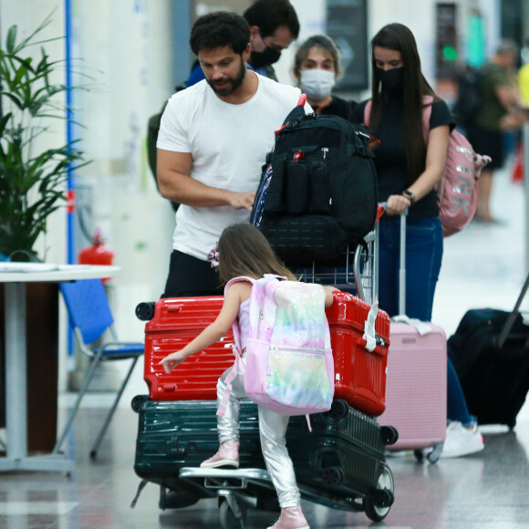 A mochila de Zoe, filha de Sabrina Sato e Duda Nagle, era supercolorida