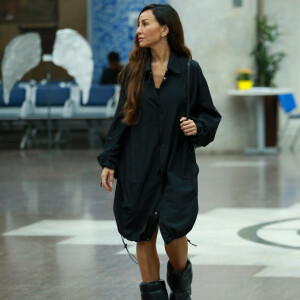 Sabrina Sato usou vestido oversized e pillow boots em aerolook